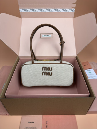 Miu Miu Leather Beau Bag 28×15×9cm