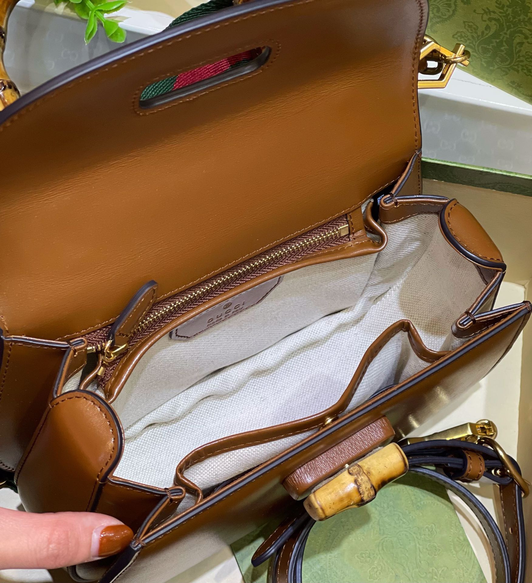 G*u*i small bamboo tote