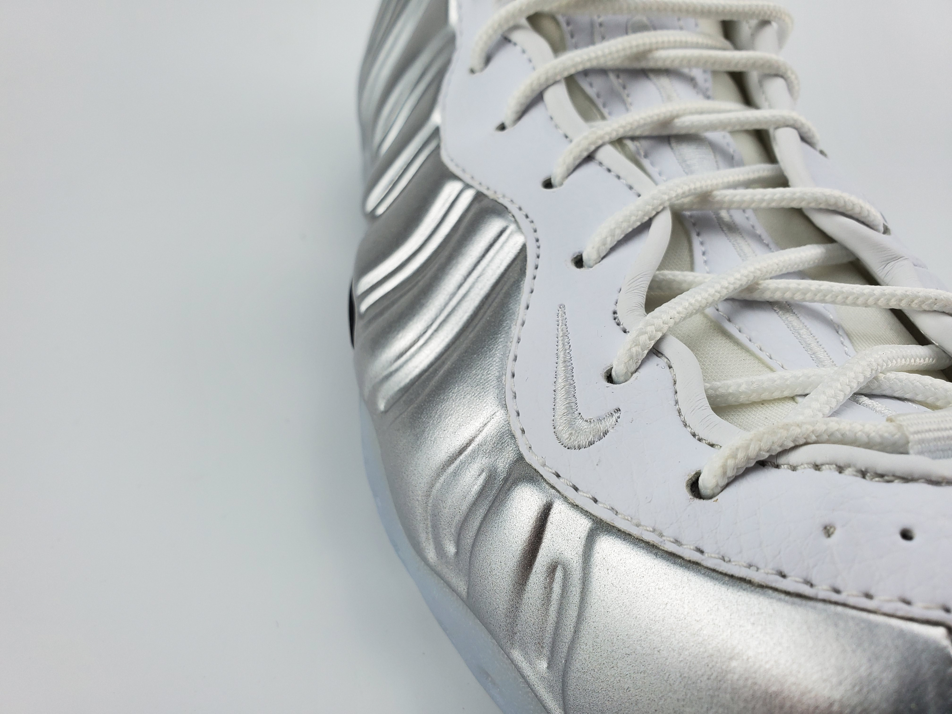 air foamposite one Ch*0me white