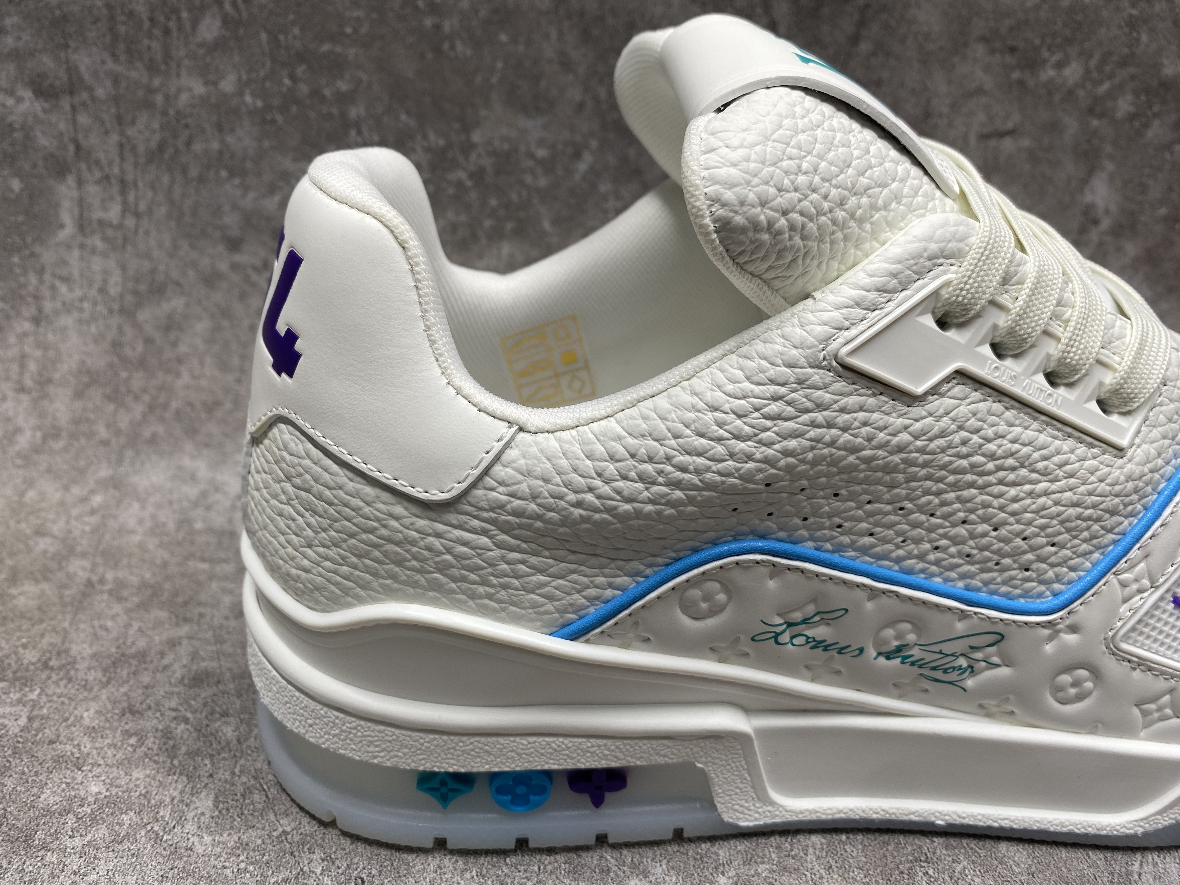 UA LV trainer Sneakers