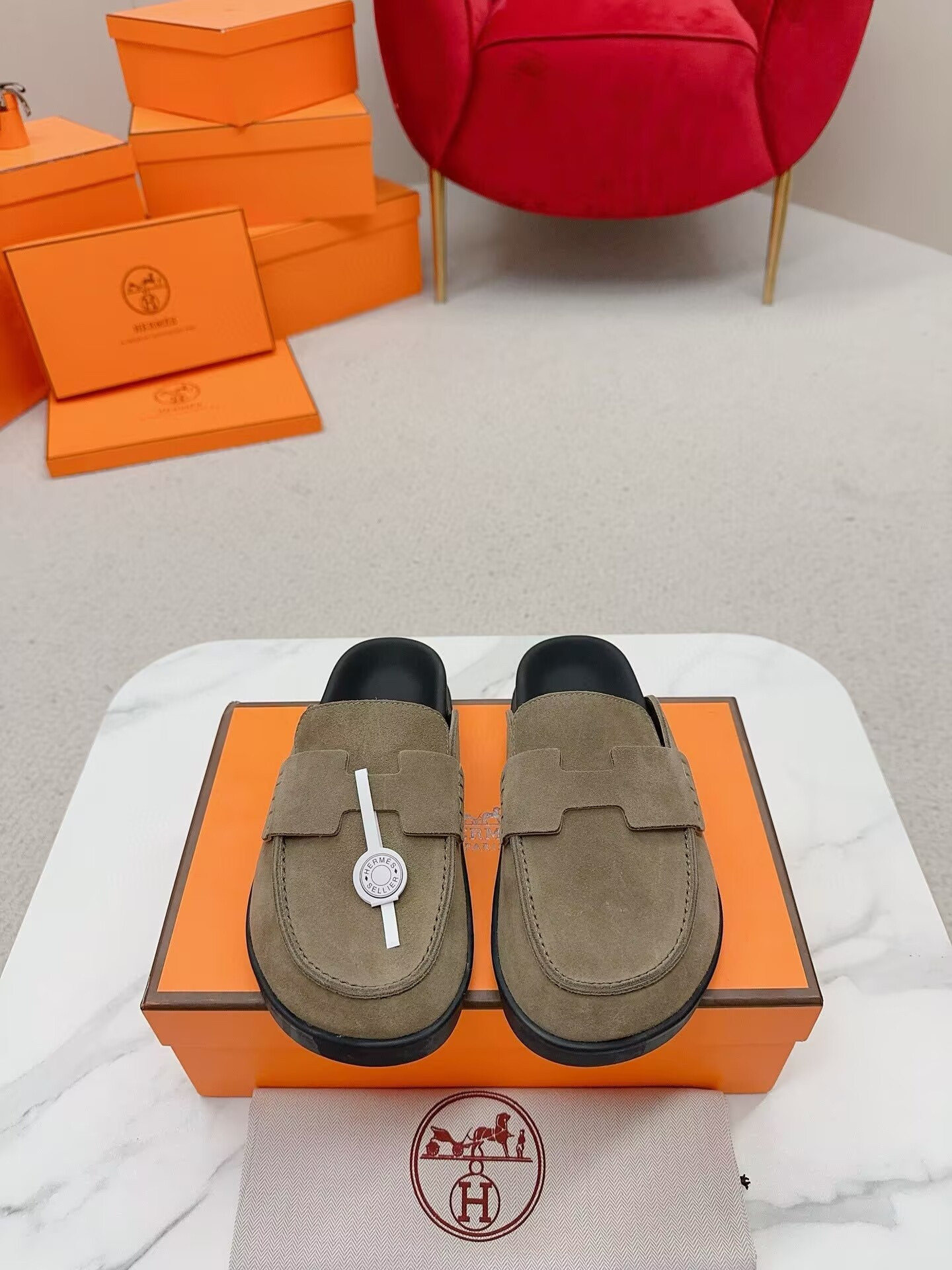 UA Hermès slippers