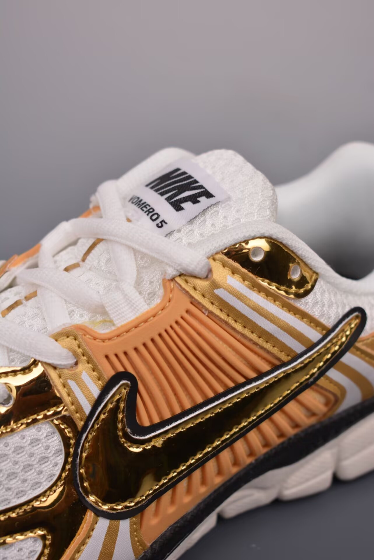 UA Nike Zoom Vomero 5