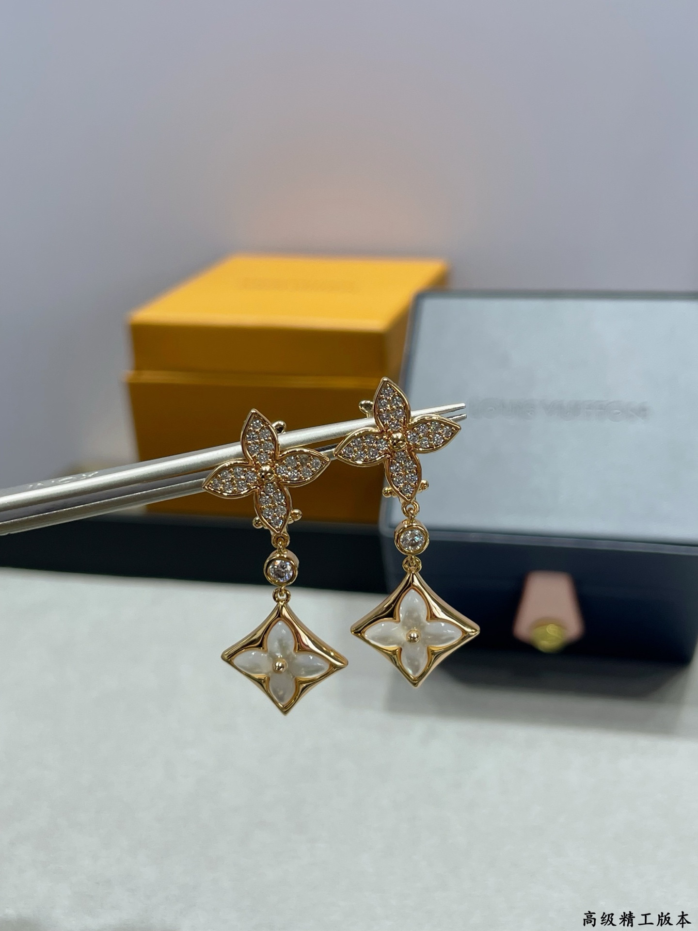 lv two flower Di*m*nd white shell earrings