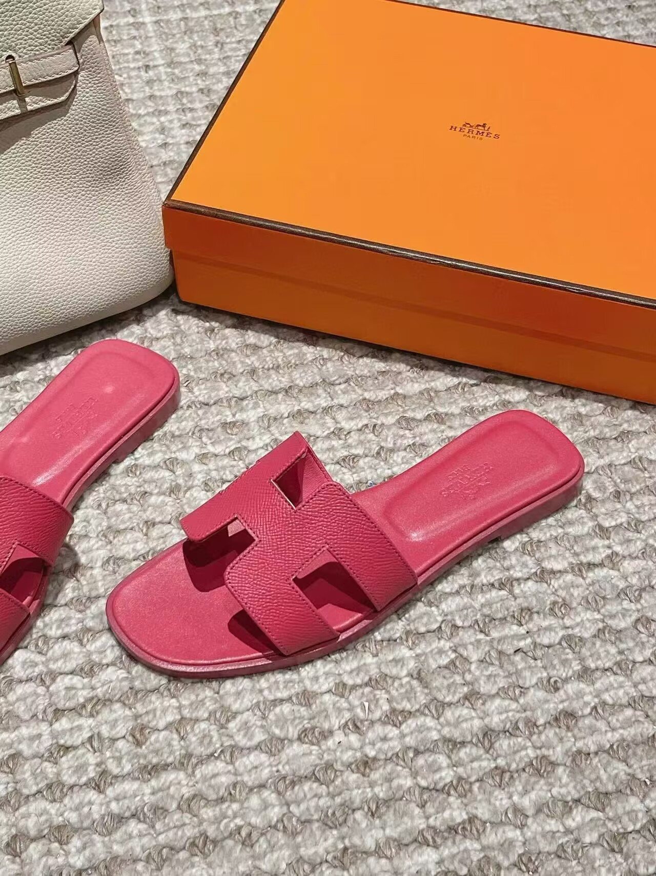 UA Hermès Oran sandal