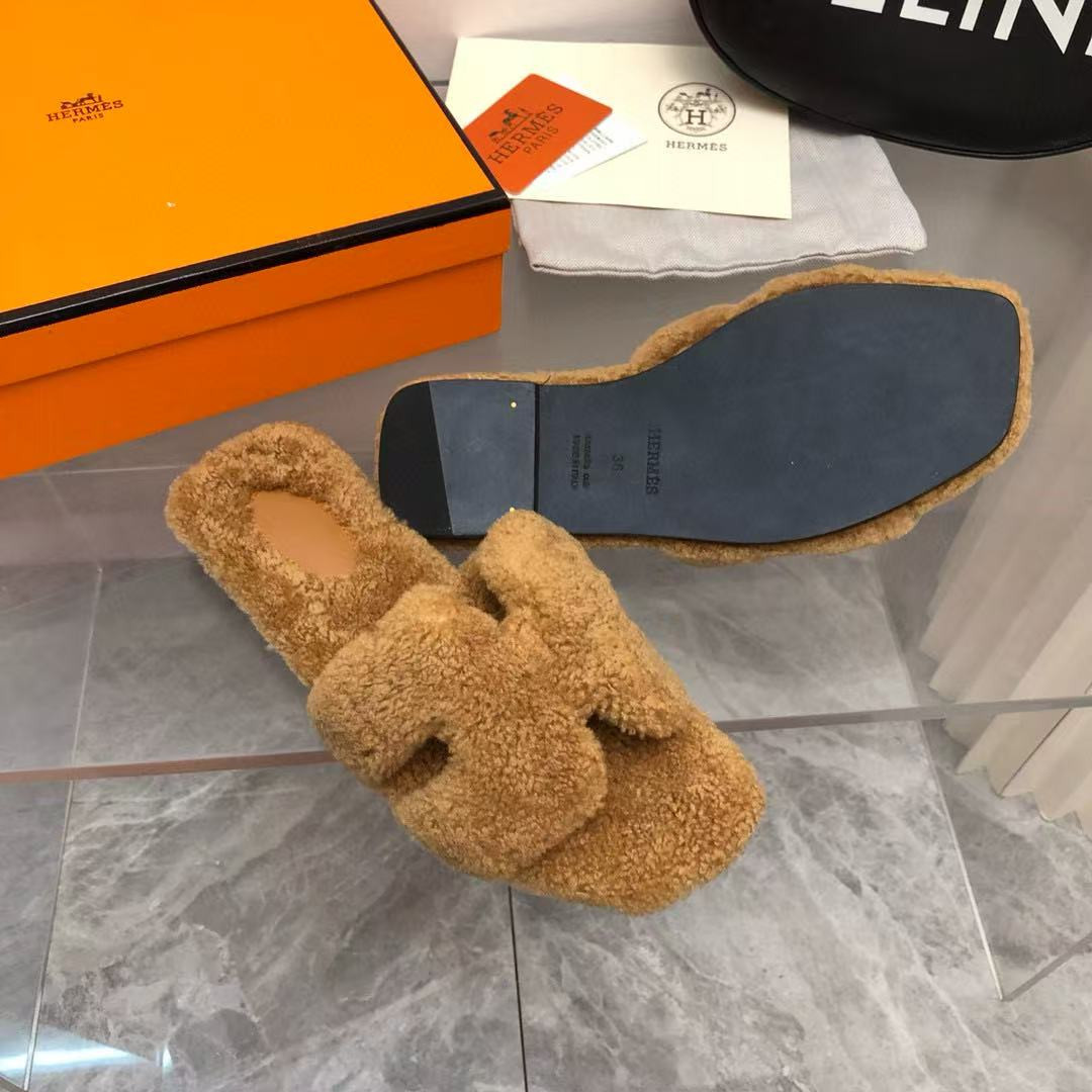 UA Hermès Oran sandal