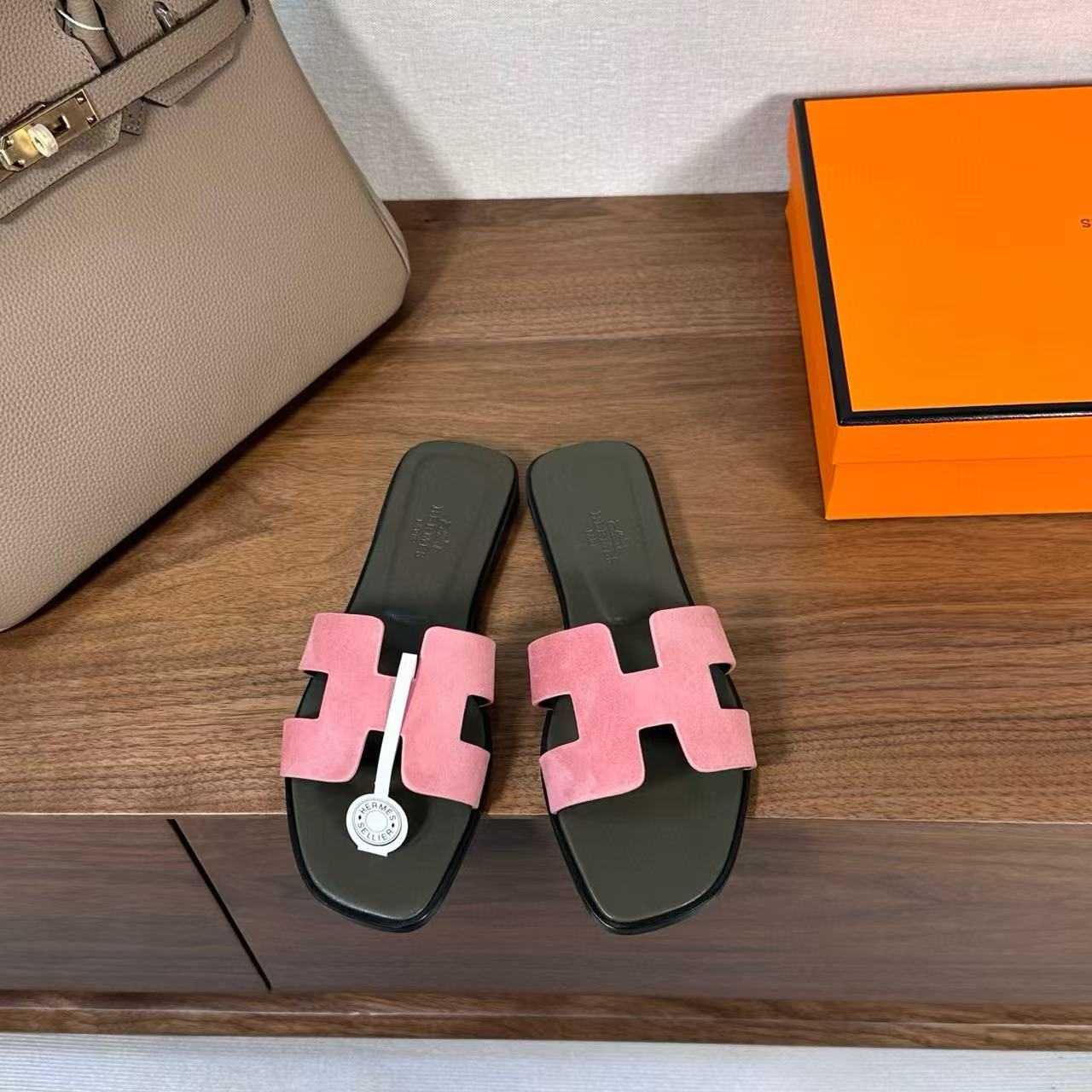 UA Hermès Oran sandal