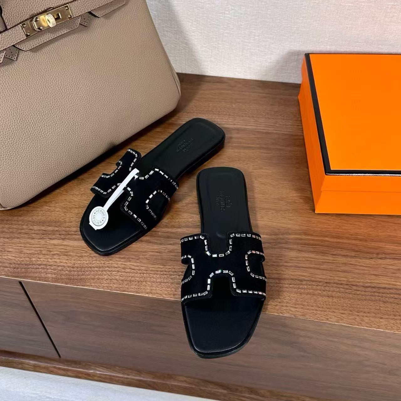 UA Hermès Oran sandal