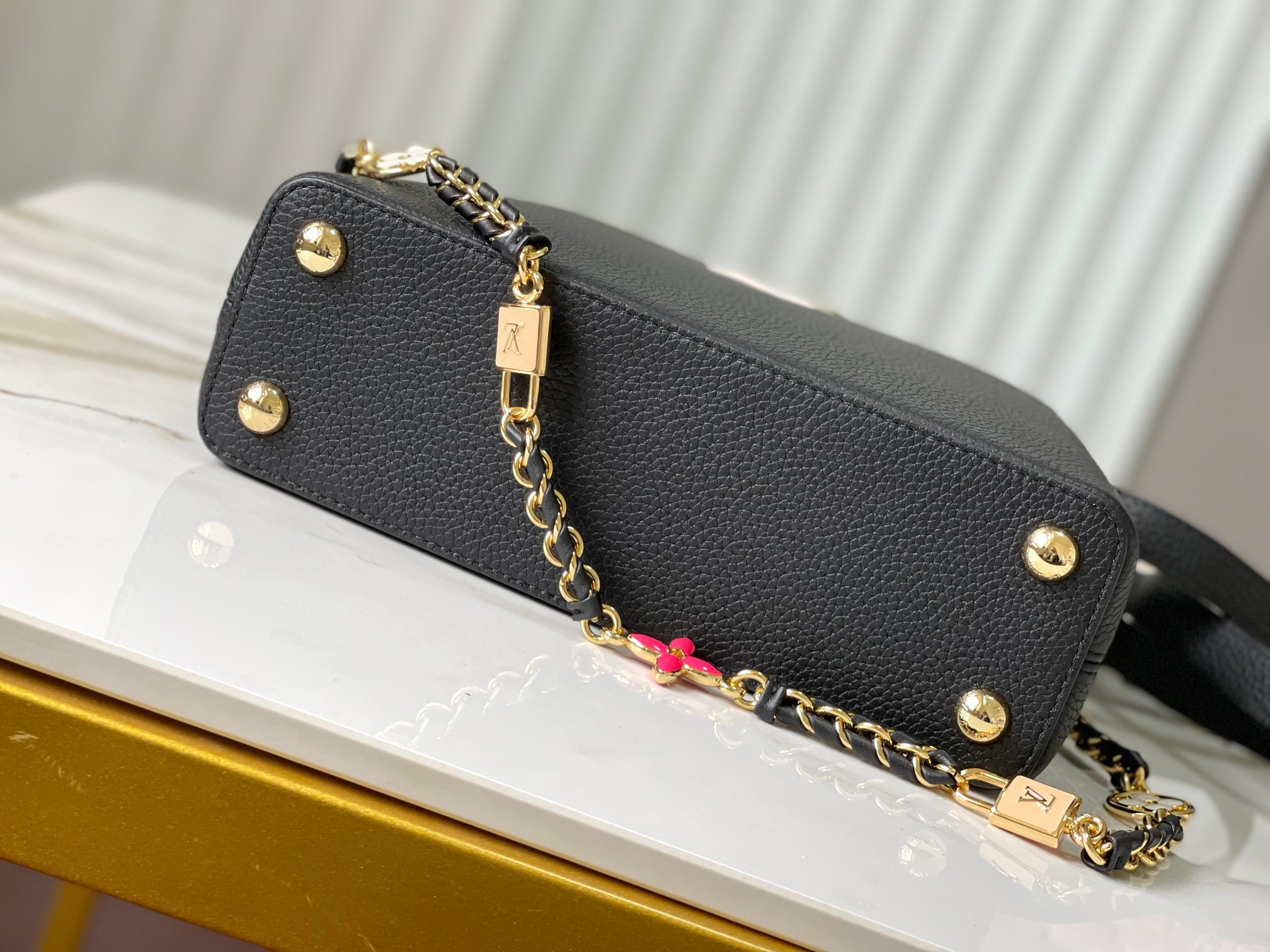 LV Capucines BB M48865 27 x18 x 9 cm