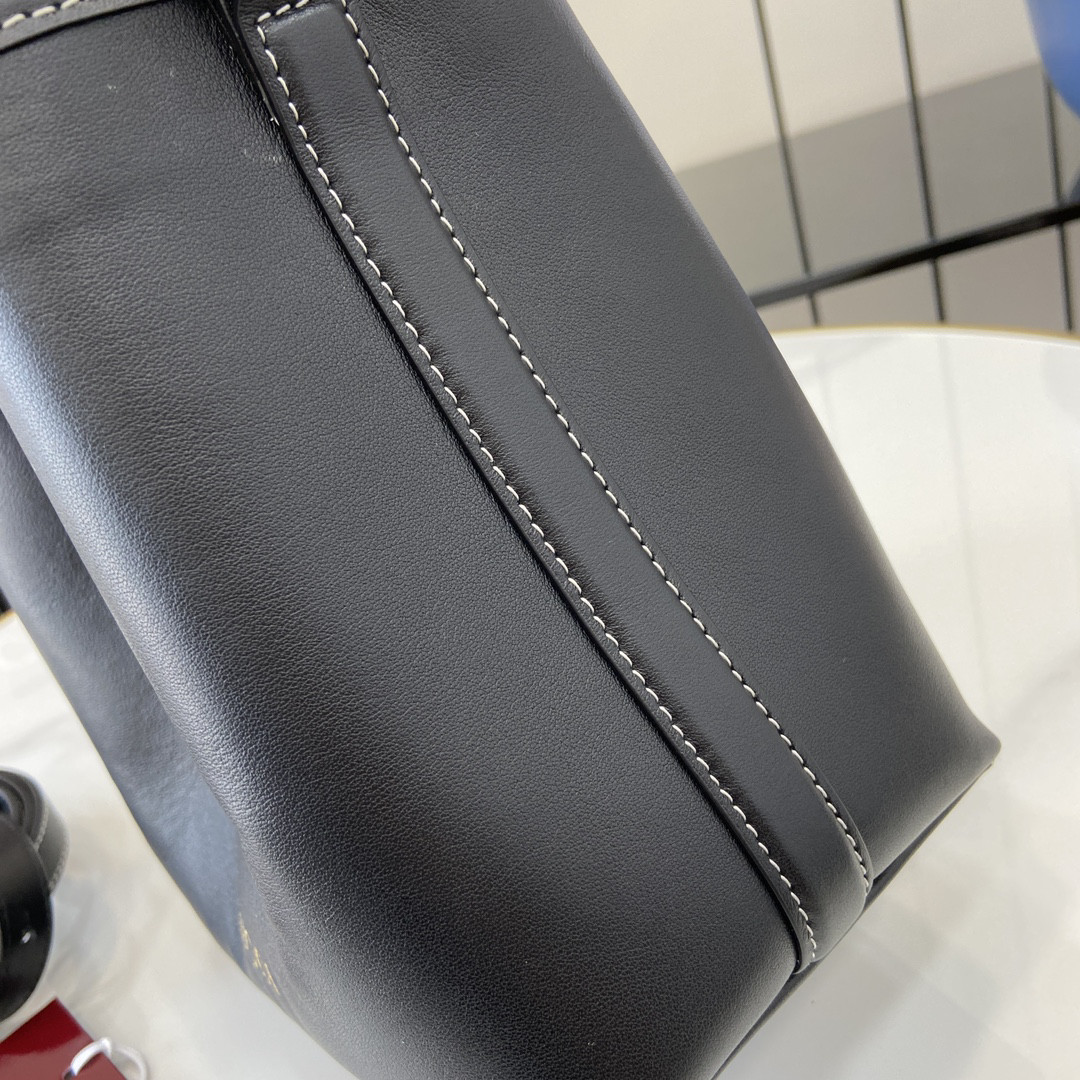 G*u*i mini  emblem 19x18x11cm