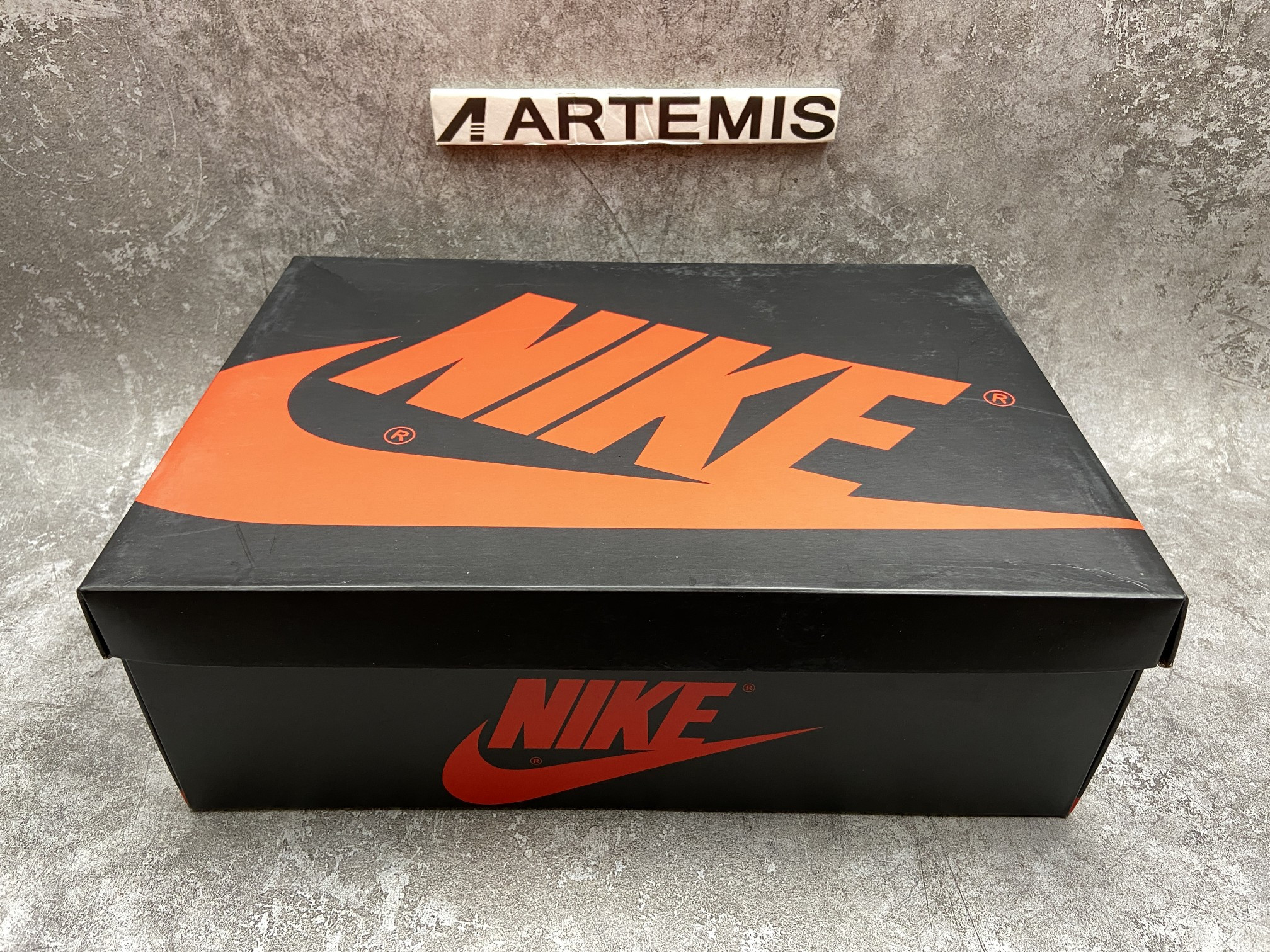 Air Jordan 1 Retro High Satin Black Toe