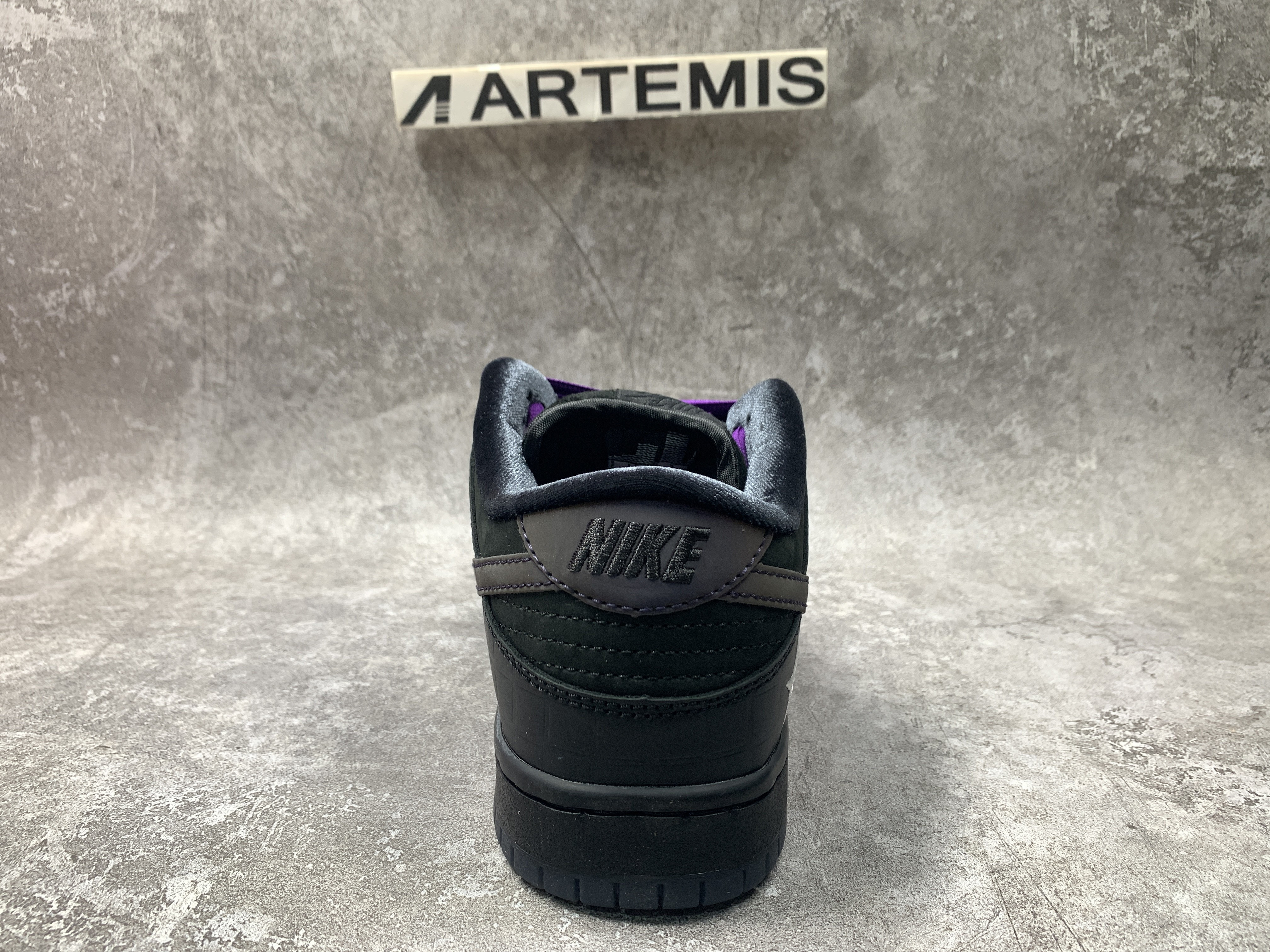 Familia x Nike SB Dunk Low First Avenue