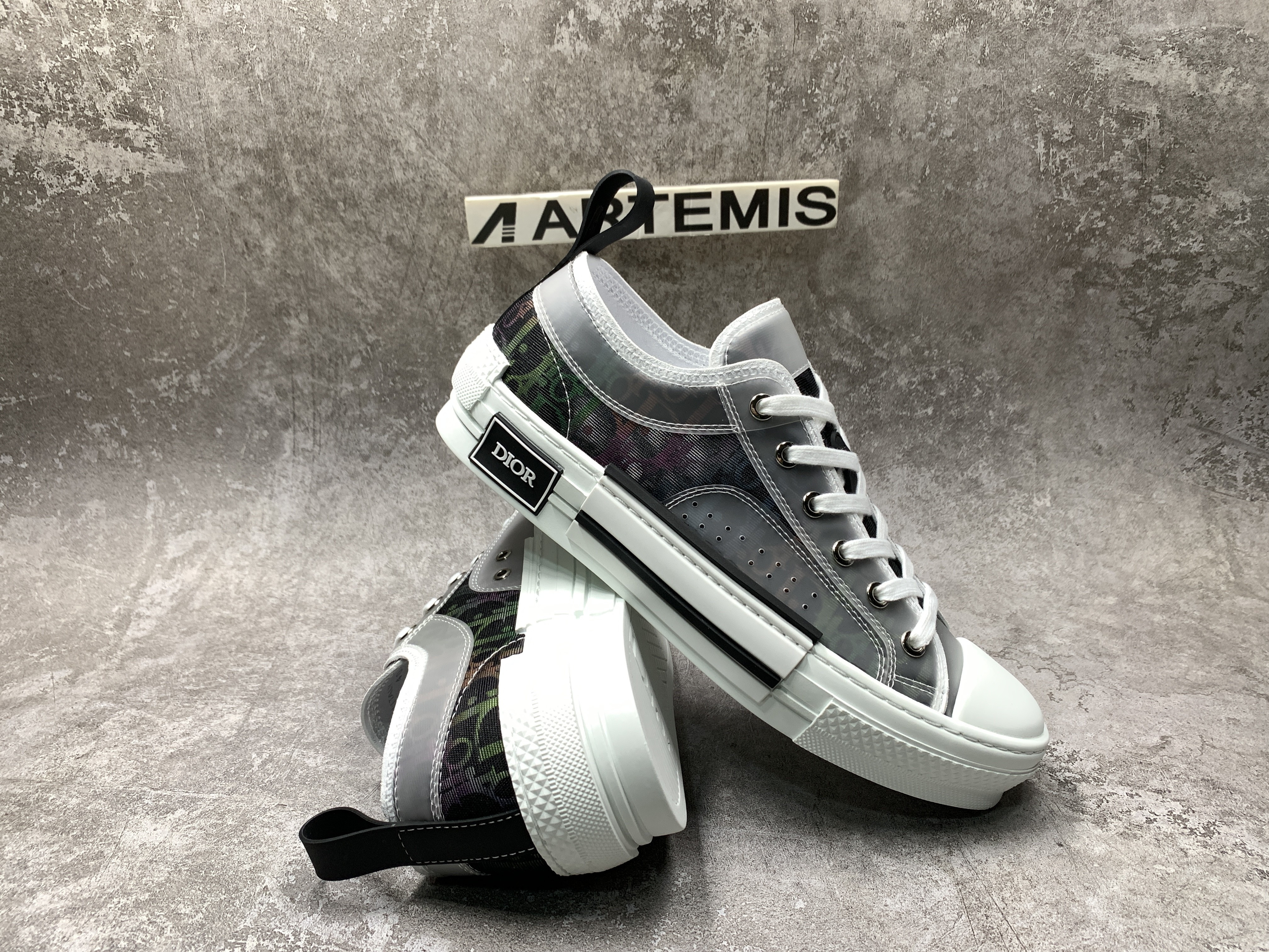 D*or b23 low blue black