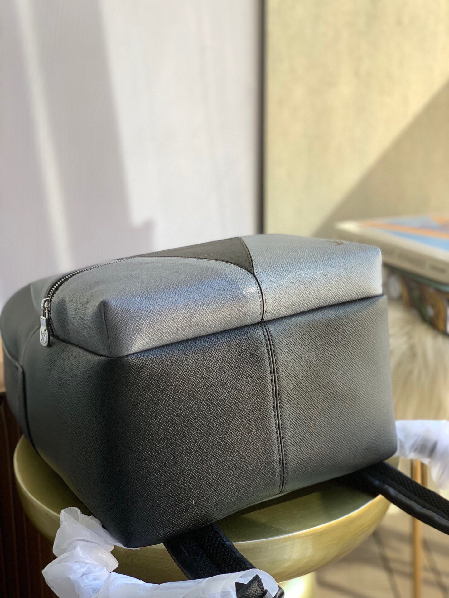 LV DISCOVERY BACKPACK M30728