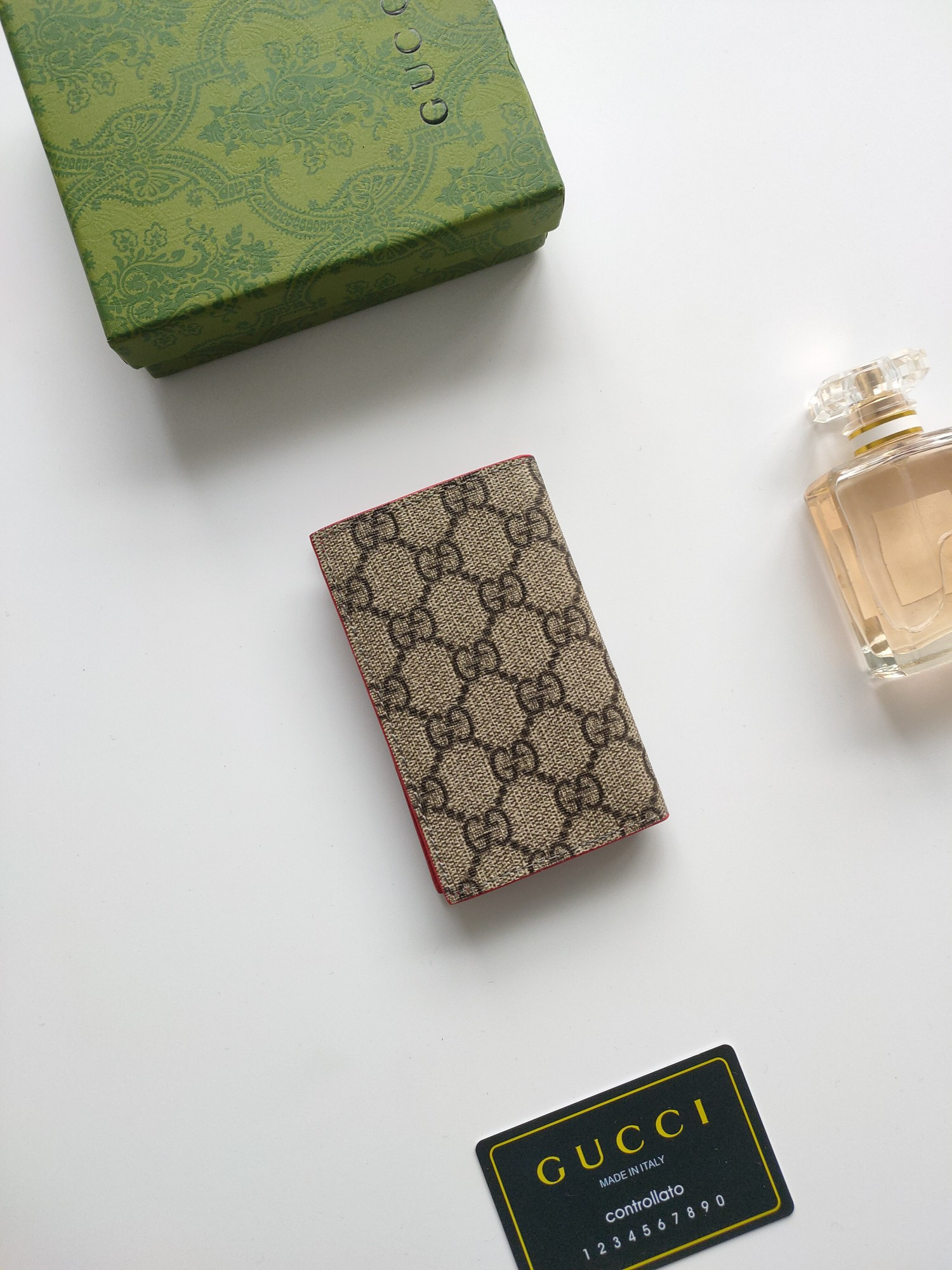 G*u*i gg  card case wallet