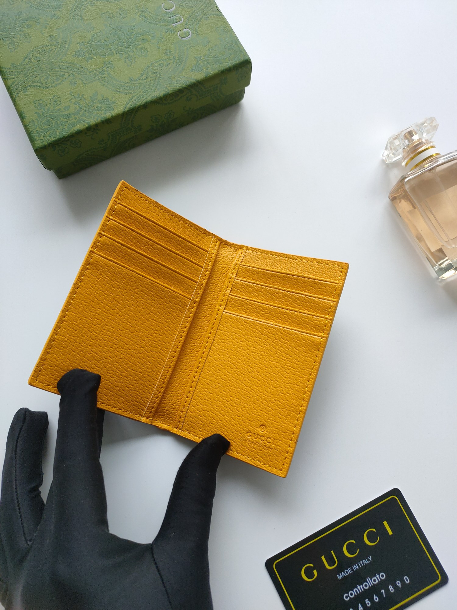 G*u*i gg  card case wallet