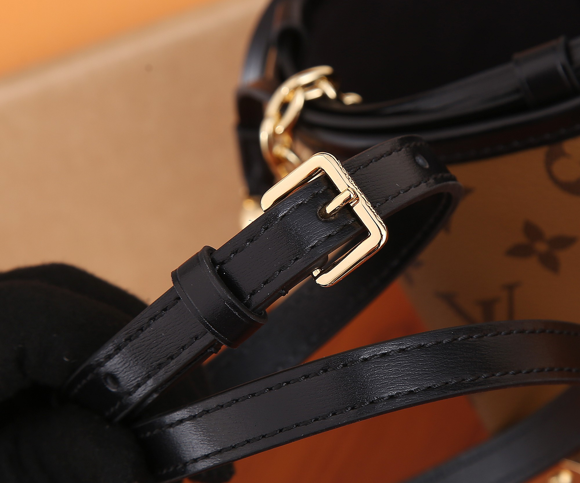 LV M82885 Zjs jh Online Only 11.5x11.5x11.5 CM