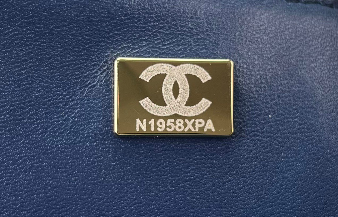 Ch*el classic 11.12 handbag tweed & gold-tone metal   6 × 9.9 × 2.5 in