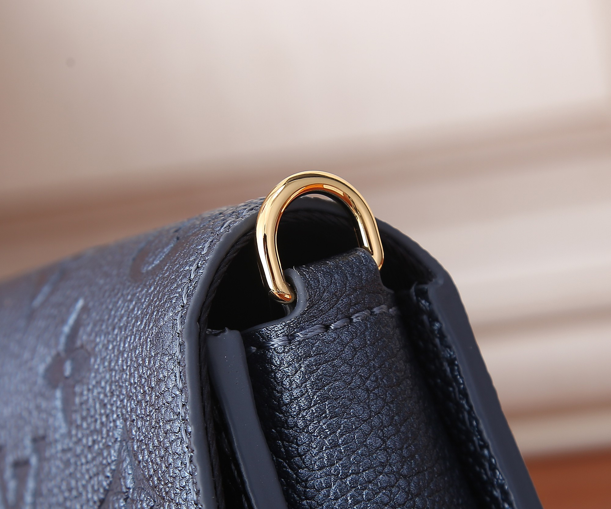 LV Wallet On Chain Métis   M82671    7.5 x 4.3 x 2.2 inches