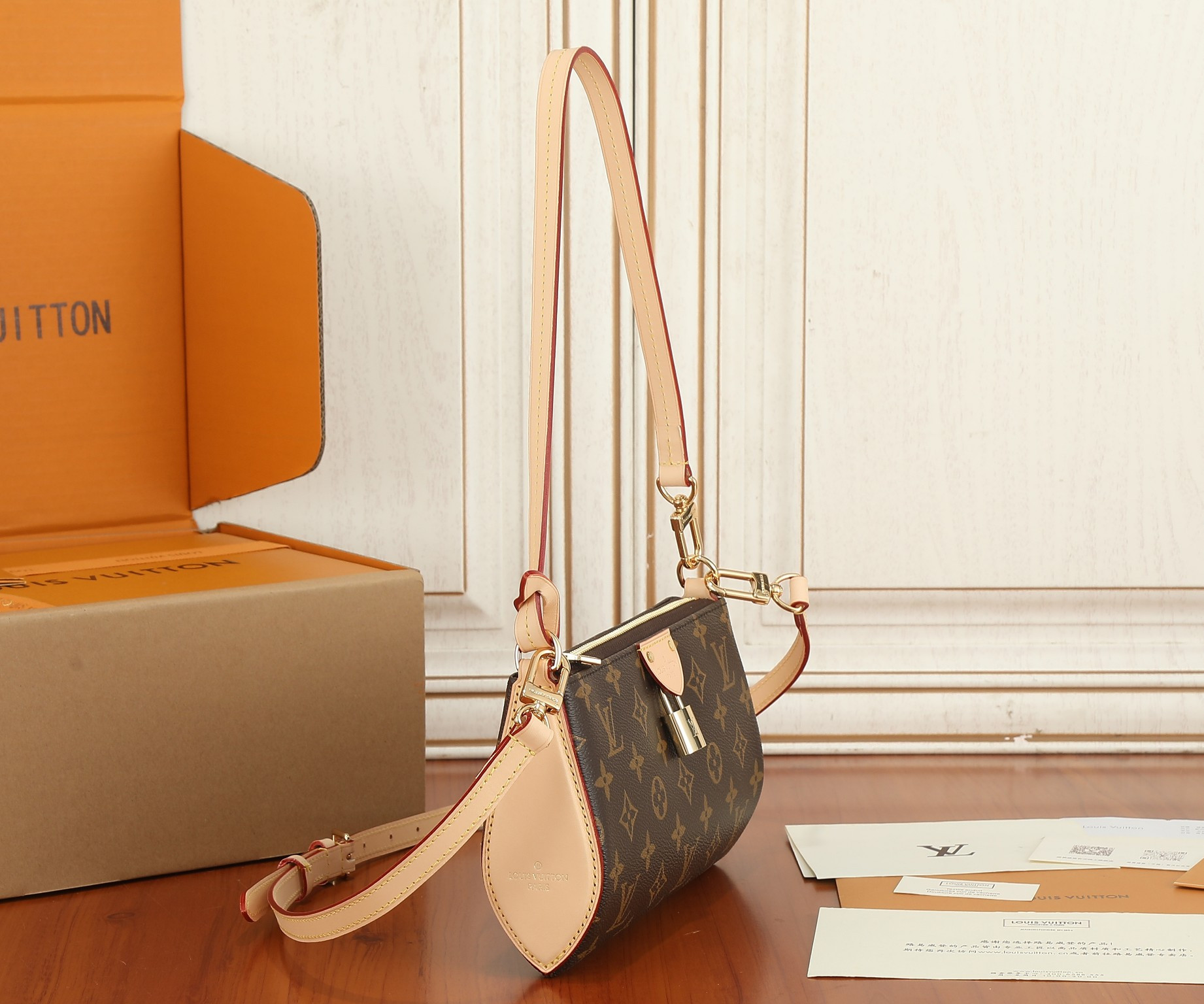 LV Pochette Tirette M12859  8.7 x 4.7 x 2.2 in