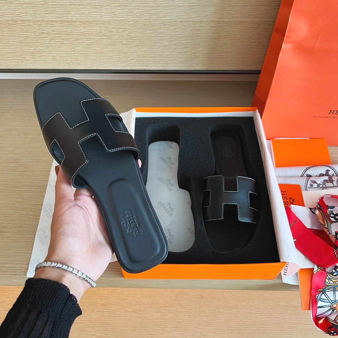 UA Hermès Oran sandal