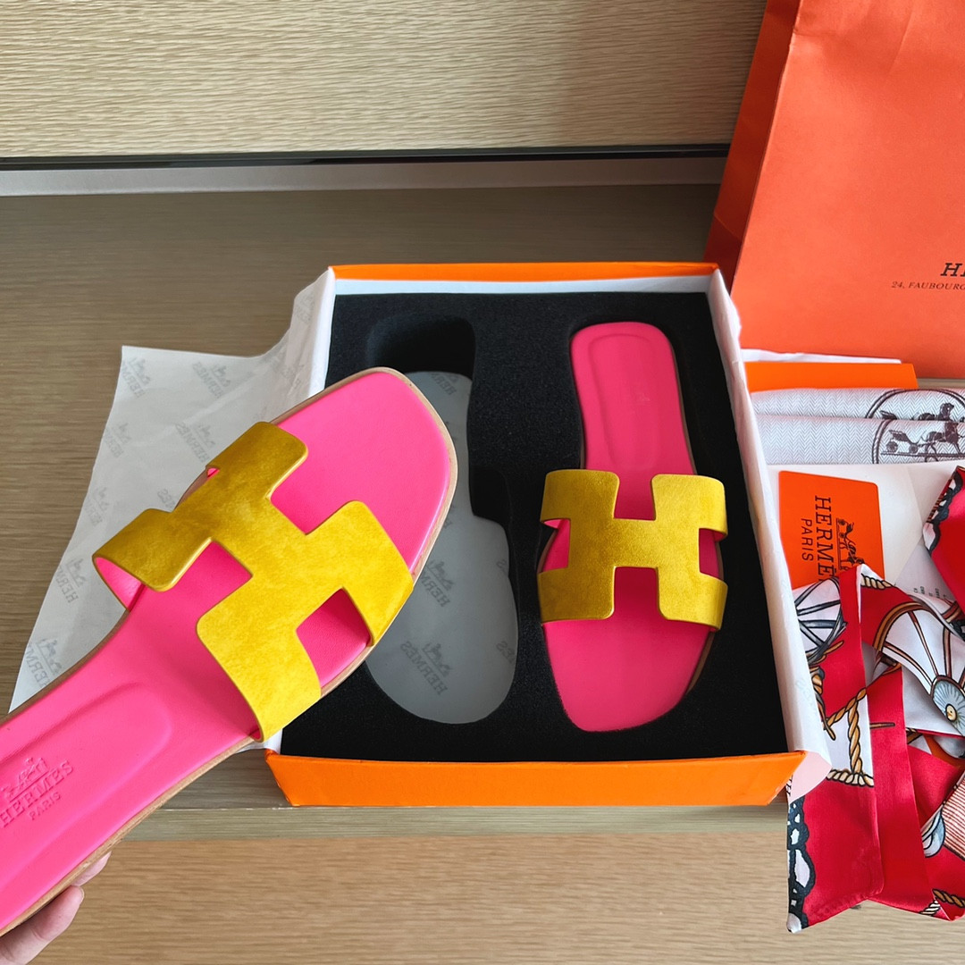 UA Hermès Oran sandal