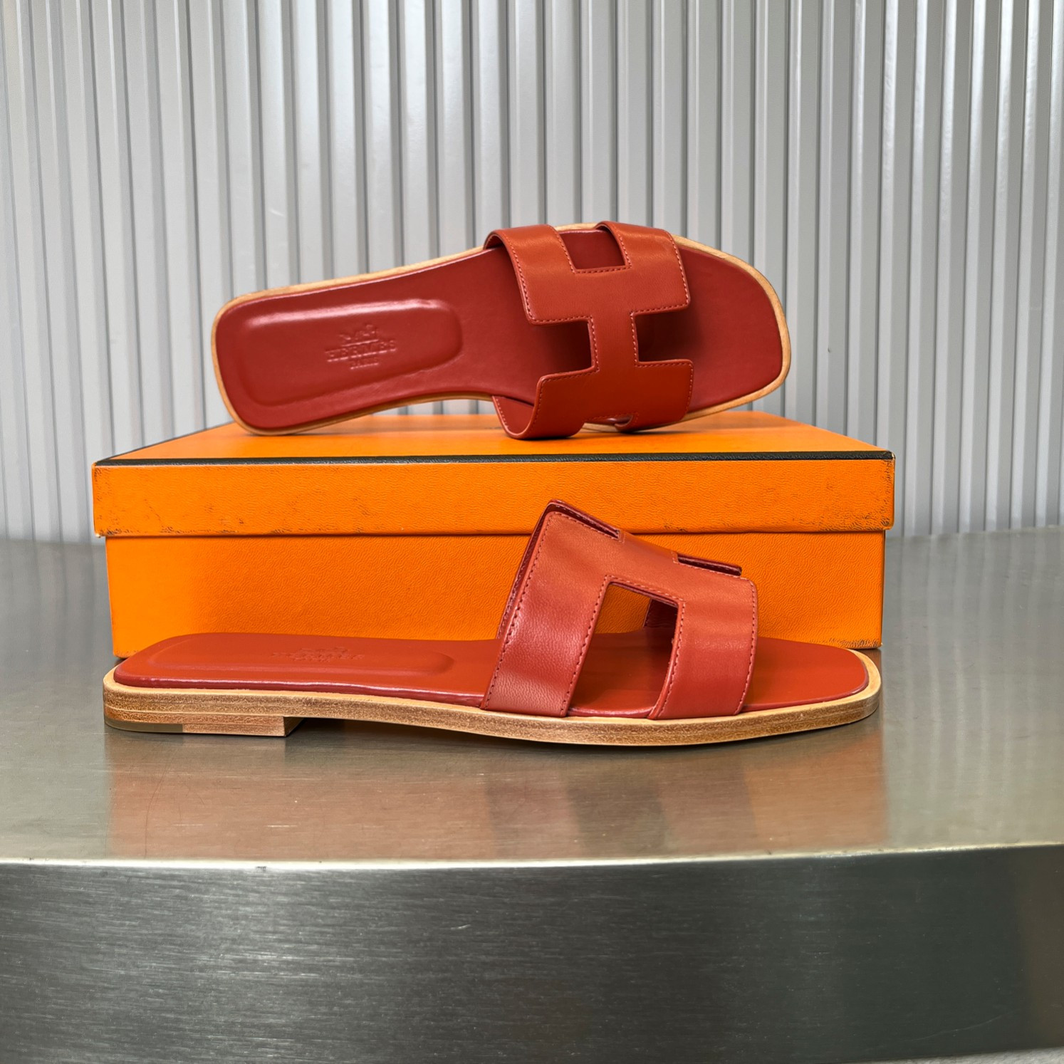UA Hermès Oran sandal