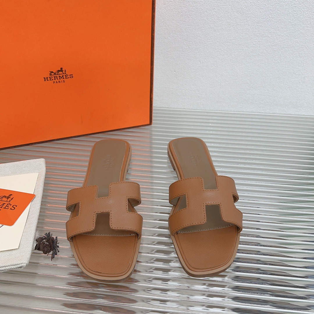 UA Hermès Oran sandal