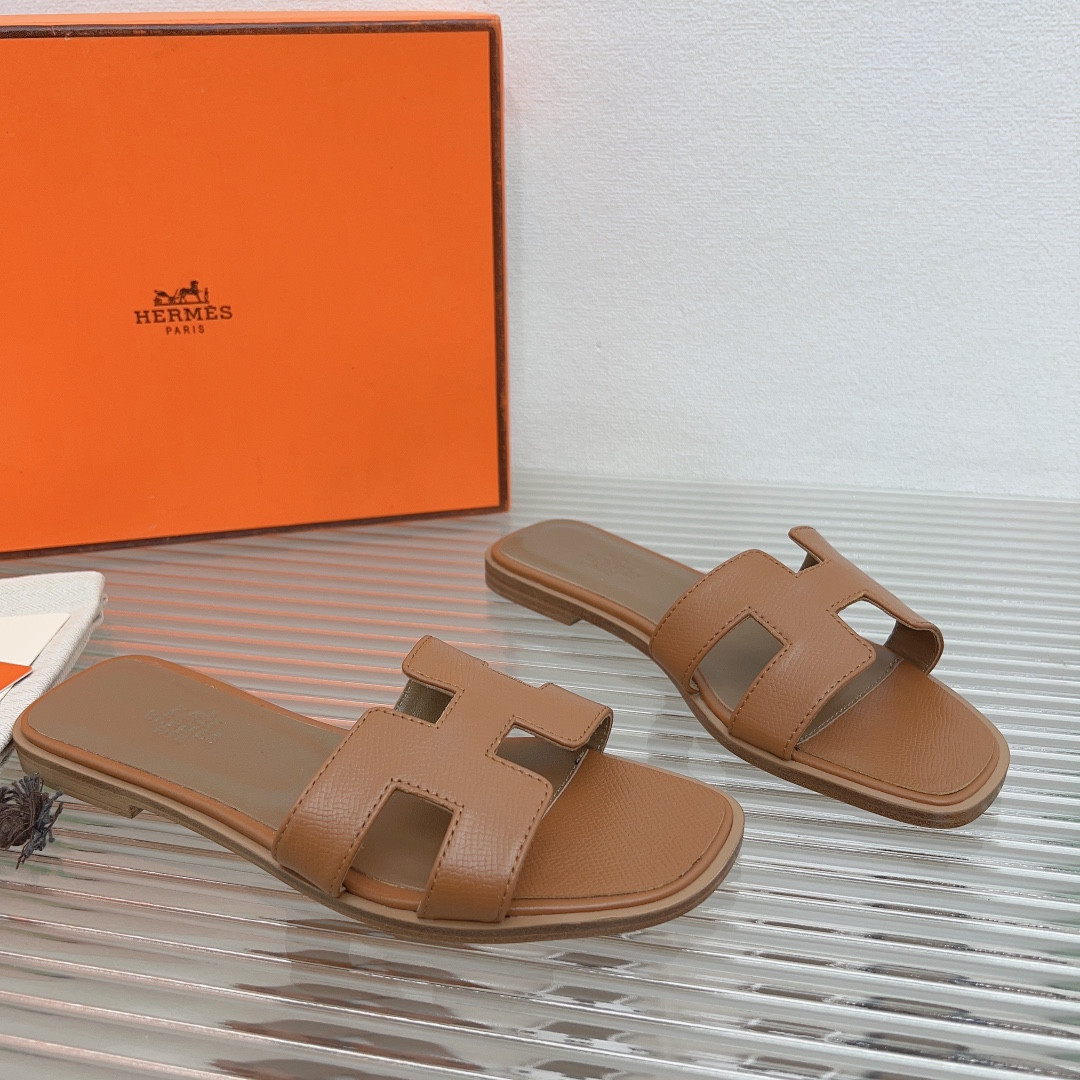 UA Hermès Oran sandal