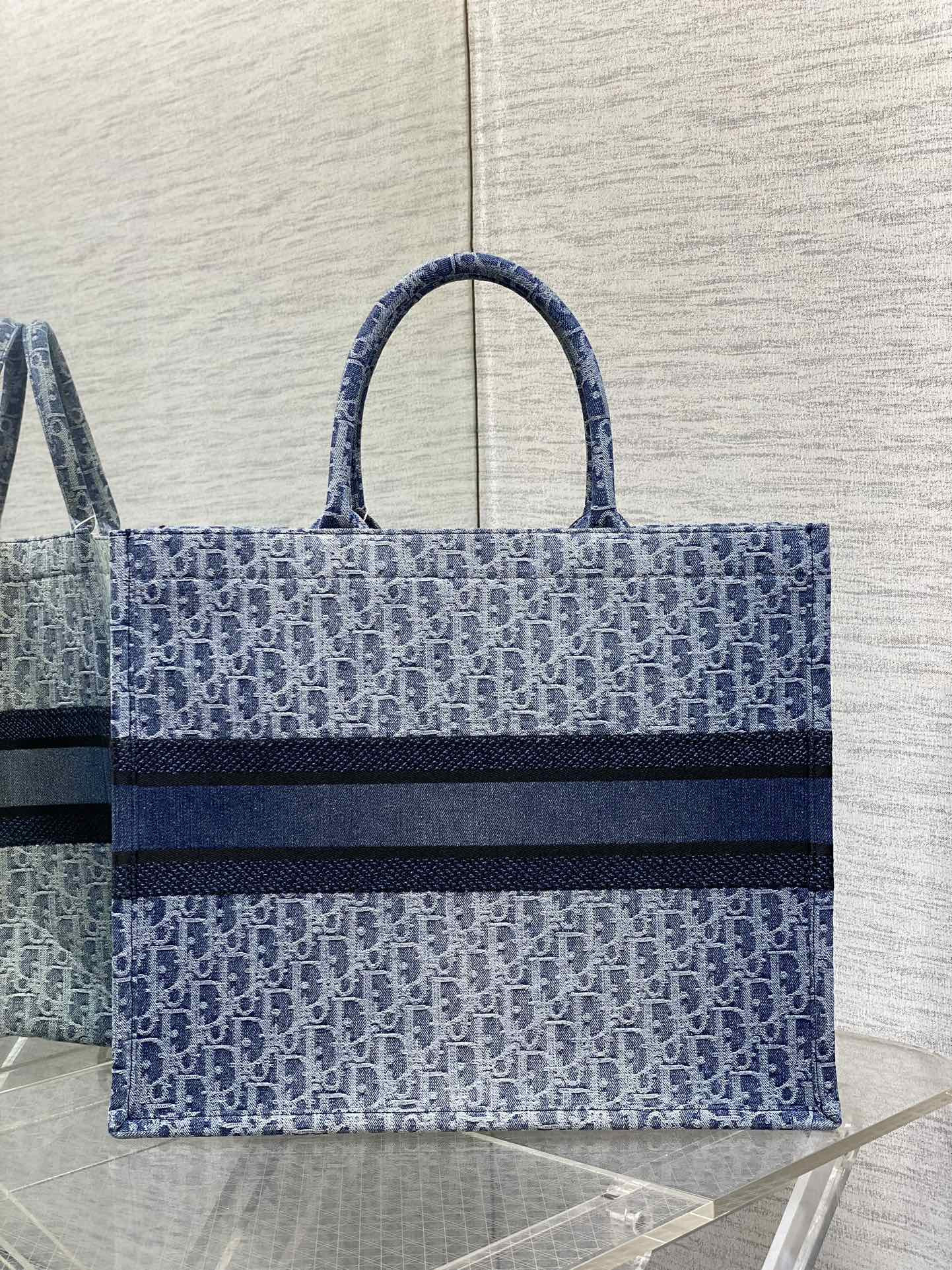 large D*or book tote blue denim D*or oblique jacquard  42 x 35 x 18.5 cm