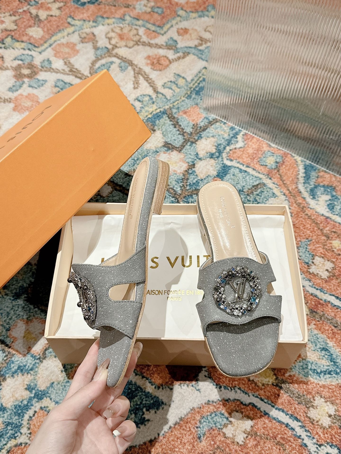 UA LV Flat Mule