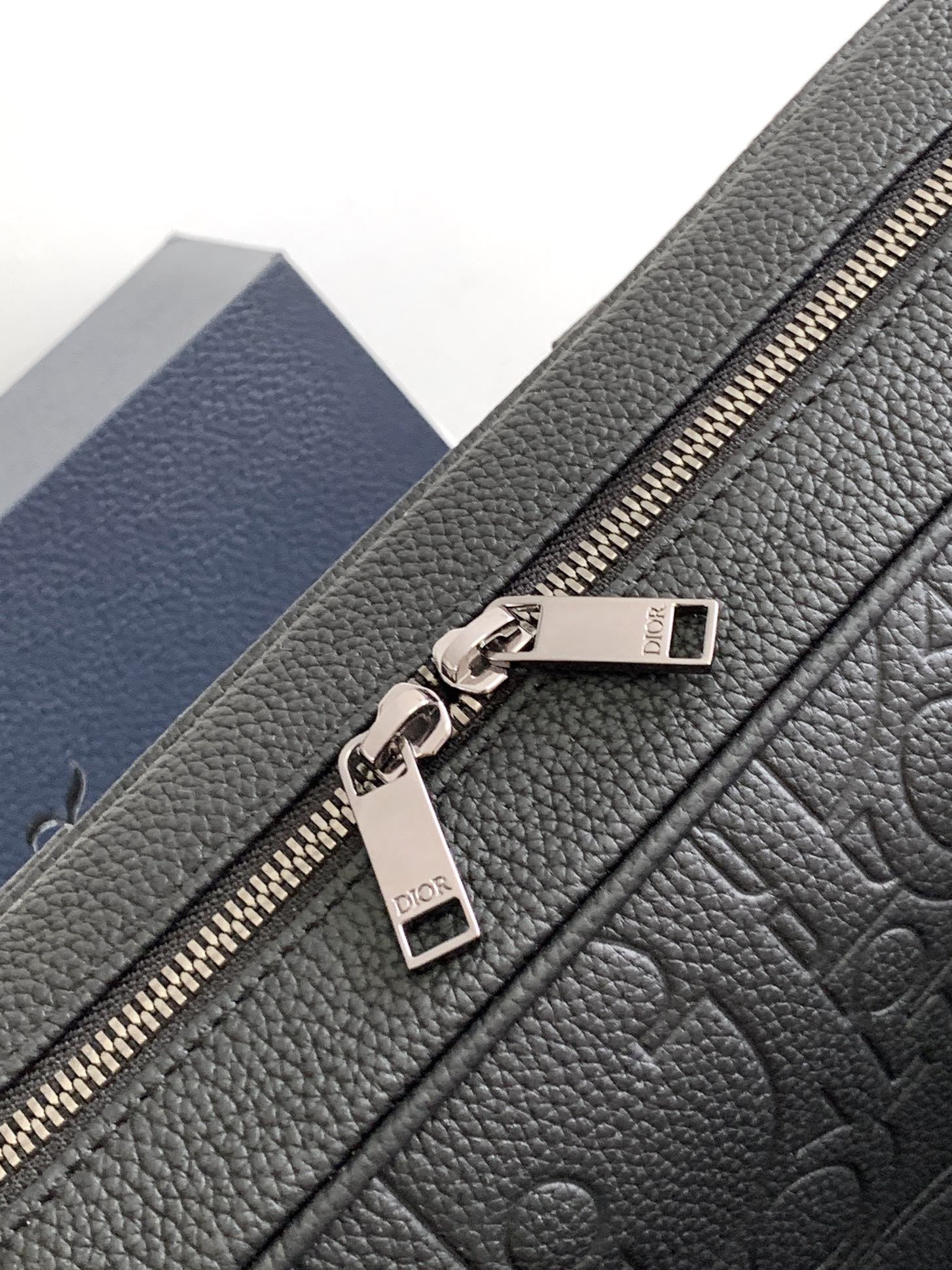 D*or zipped briefcase  black D*or gravity leather and black grained calfskin 37 x 28 x 6 cm