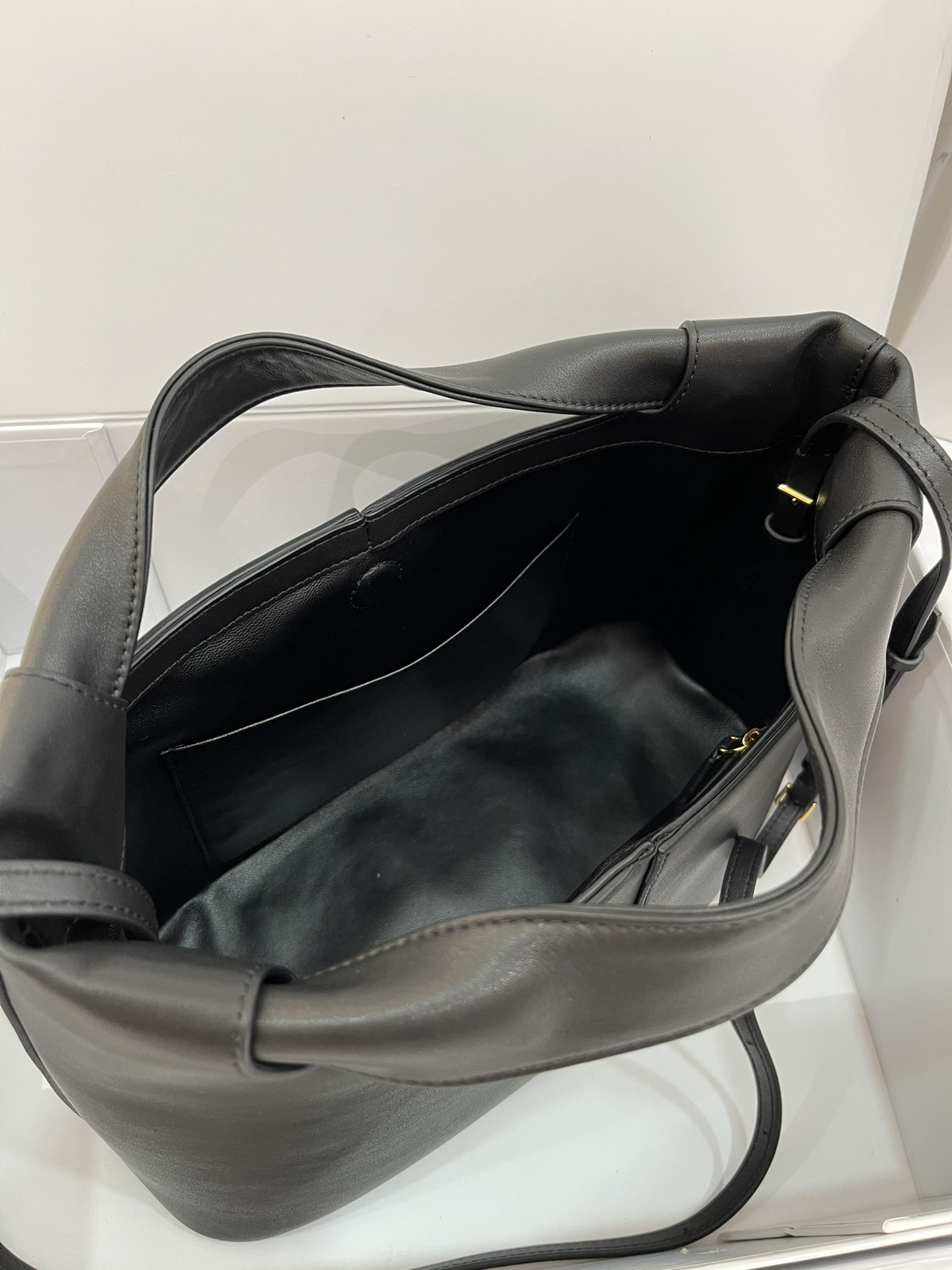 T*e R0w camdem  32x23x14cm