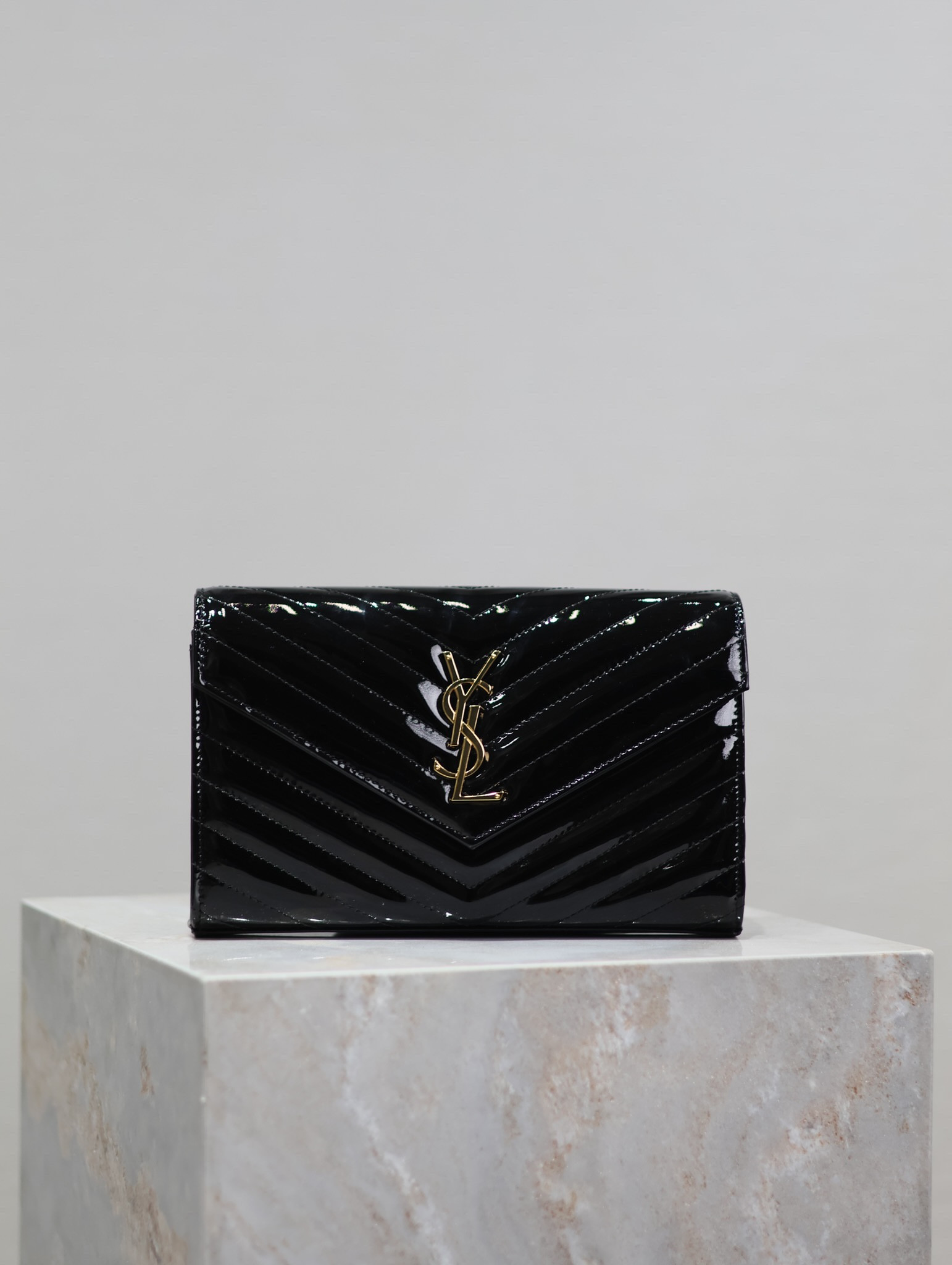 Y*L cassandra monogram classic chain wallet in patent leather 22.5 x 14 x 4cm