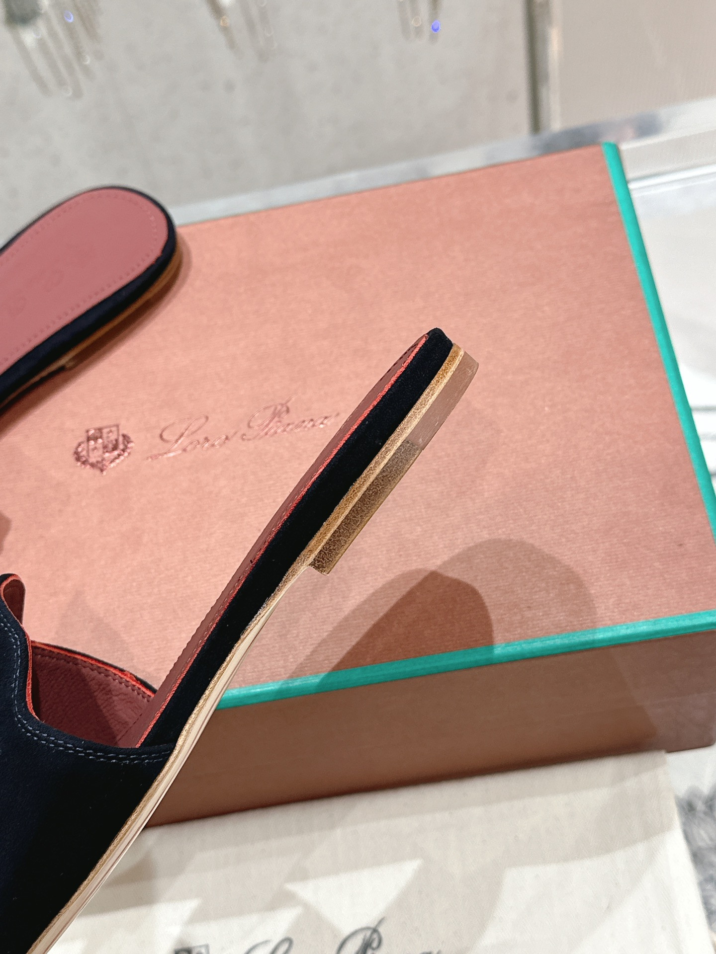 ua L**o p*ana summer charms sandal