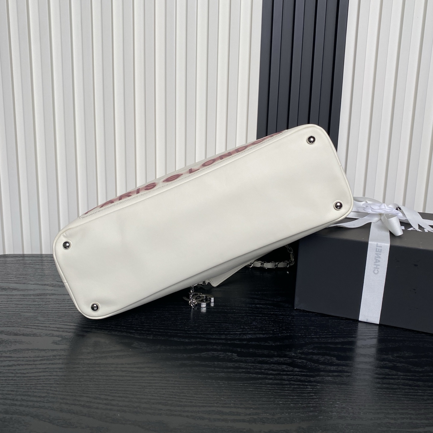 Ch*el vintage graffiti tote airport bag 36x24x12cm